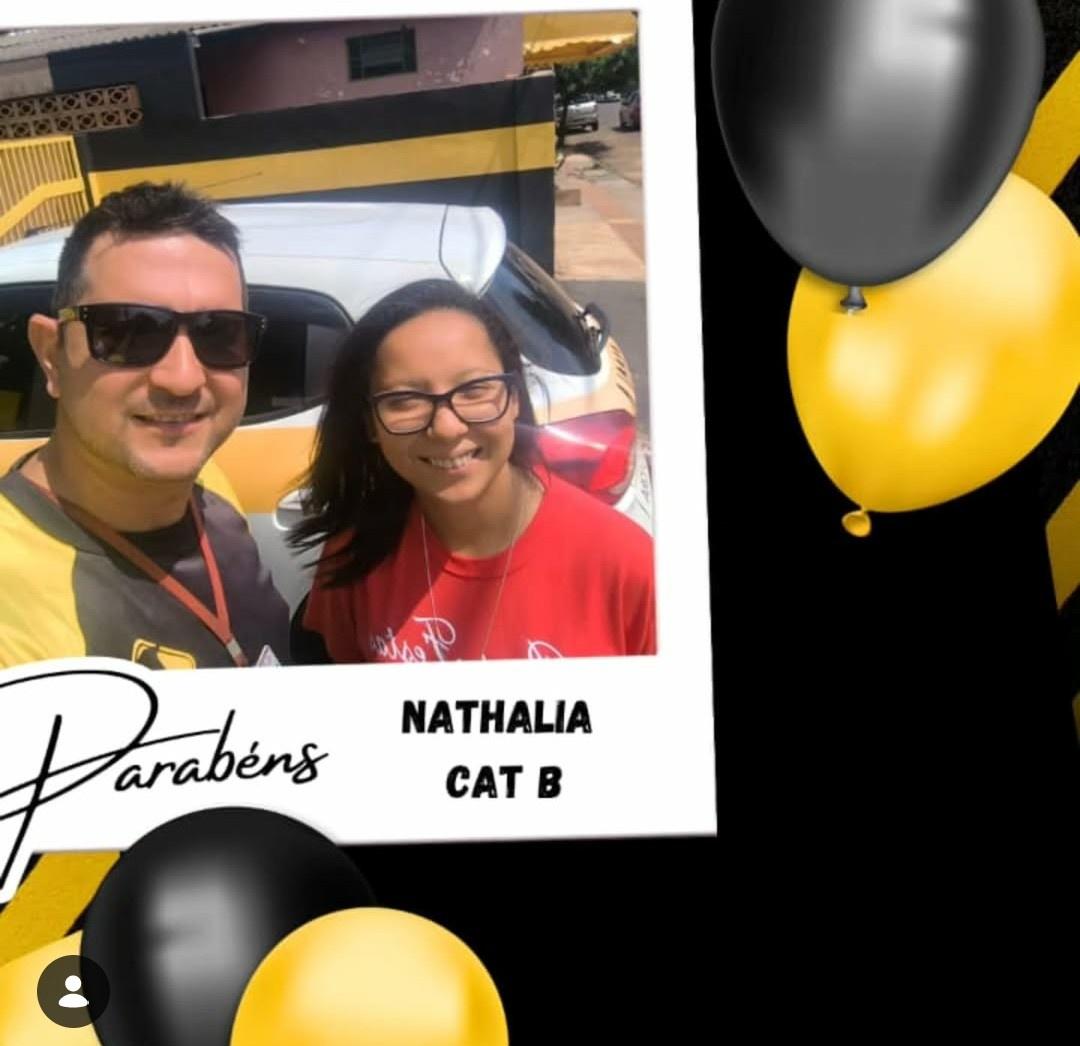 Aluna focada no trânsito