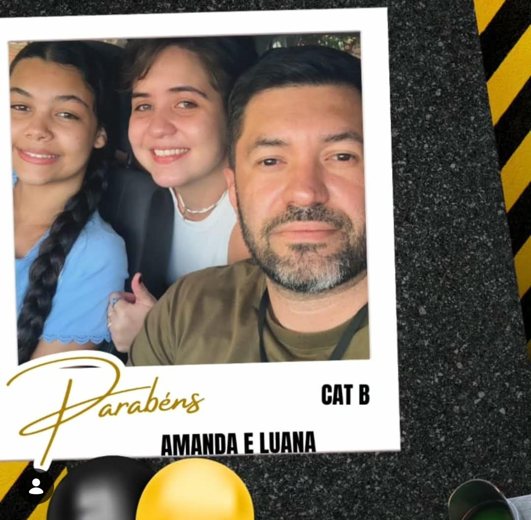 Instrutor orientando aluna