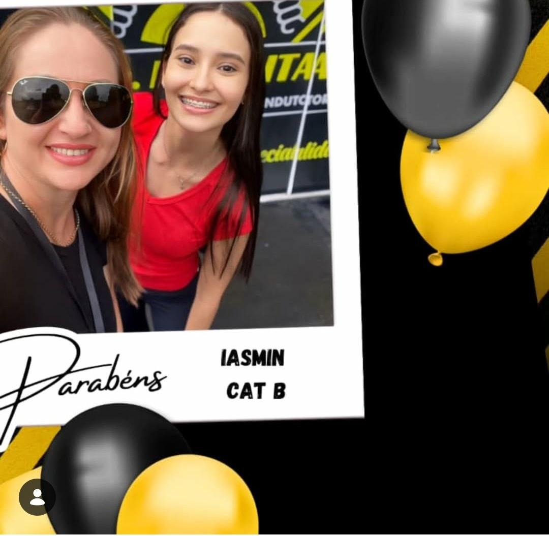 Aluna feliz após a aula