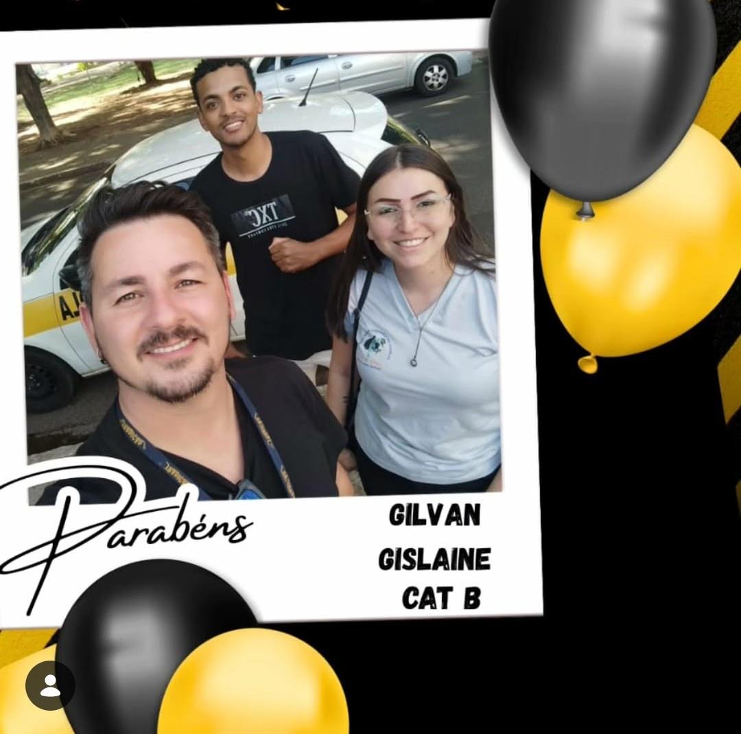 Instrutor e aluna em convers-a